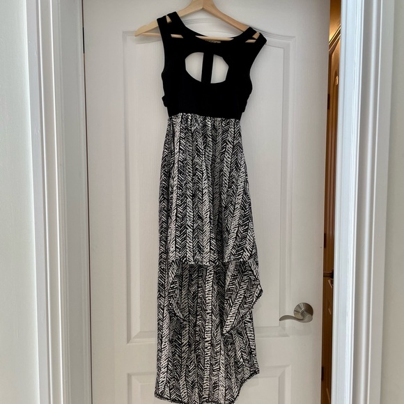 High low dress with black cut out too. Size small - Picture 2 of 2